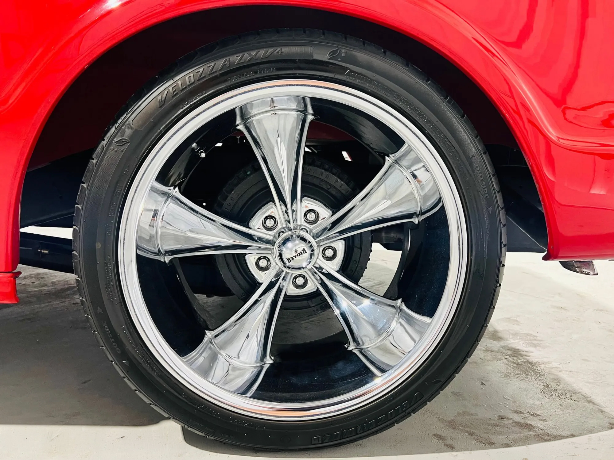 1968 CHEVROLET C10 - Image 9